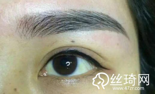 做美瞳線的三大誤區(qū)：酷炫小尾巴、上色過濃、強行補色