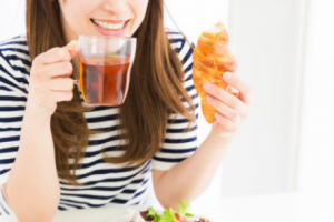 衡陽(yáng)雅美醫(yī)療美容醫(yī)院肖淑鴻整形價(jià)格表附無(wú)針?biāo)獍咐故?>
</a>
<h3 class=