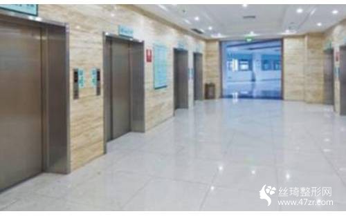 天津伊美爾醫(yī)院價(jià)目表如何？隆鼻前后對(duì)比照片|整形專家詳情