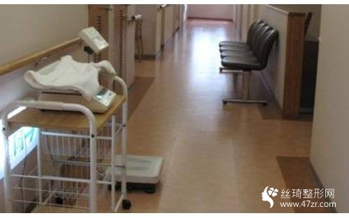 重慶西南醫(yī)院是正規(guī)醫(yī)院嗎口碑好不好？附假體隆胸案例和價格一覽