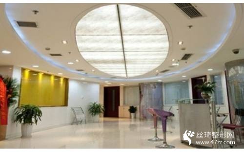 武漢同濟(jì)醫(yī)院假體隆胸多少錢(qián)果好不好附隆胸日記分享