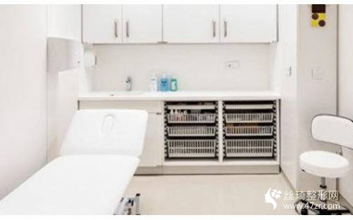 重慶當(dāng)代整形美容醫(yī)院正規(guī)嗎？去眼袋價格多少恢復(fù)前后對比及價格表