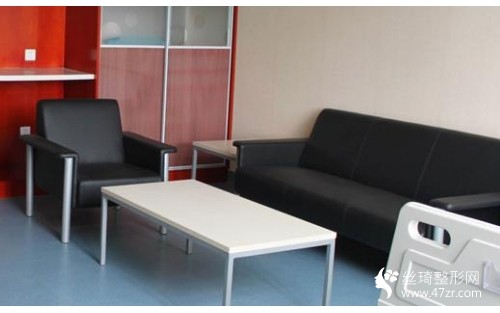 信陽(yáng)中心醫(yī)院整形科怎么樣？吸脂塑形案例和醫(yī)生推薦